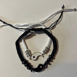 NWOT. Crystal Beaded Macrame Ying And Yang Bracelet